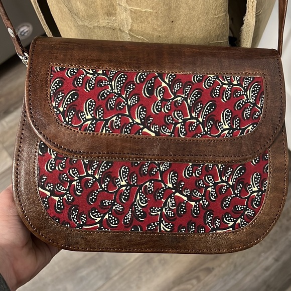 LEATHER CROSSBODY BAG ❤️ - Picture 4 of 17